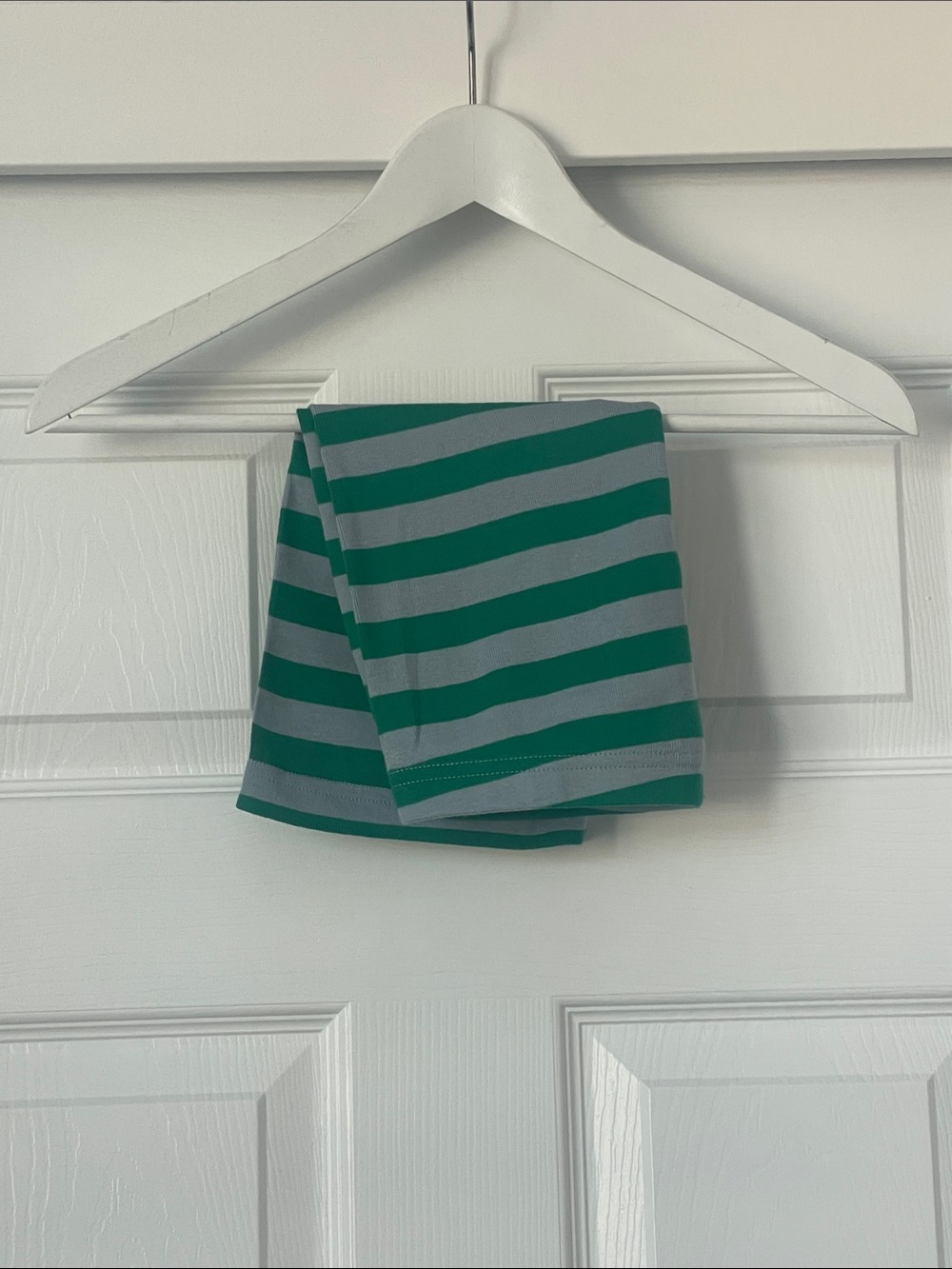 Hanna Andersson Green and Gray Striped Short Sleeve Tee and short set - Picture 4 of 4